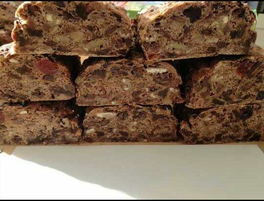 Hausgemachtes Kletzenbrot auf Wunsch auch mit Marzipanauch Versand möglich