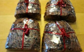 Hausgemachtes Kletzenbrot auf Wunsch auch mit Marzipanauch Versand möglich