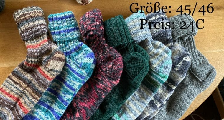 Handgestrickte Wollsocken
