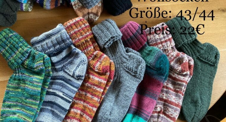 Handgestrickte Wollsocken
